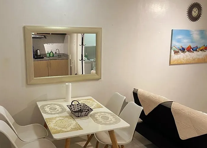 Tropical Themed 2 Bedroom Apartment