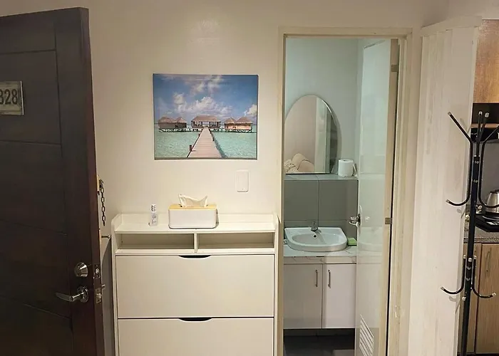 Tropical Themed 2 Bedroom Apartment