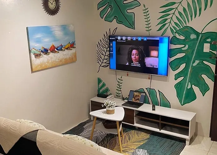 Apartment Tropical Themed 2 Bedroom *