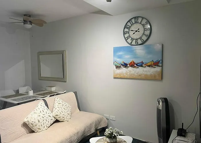 Tropical Themed 2 Bedroom Apartment